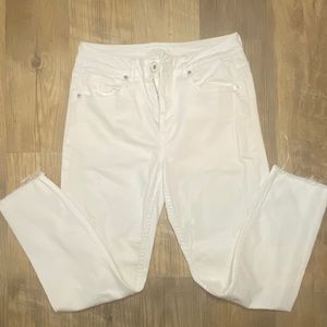 Women’s white cropped pants
